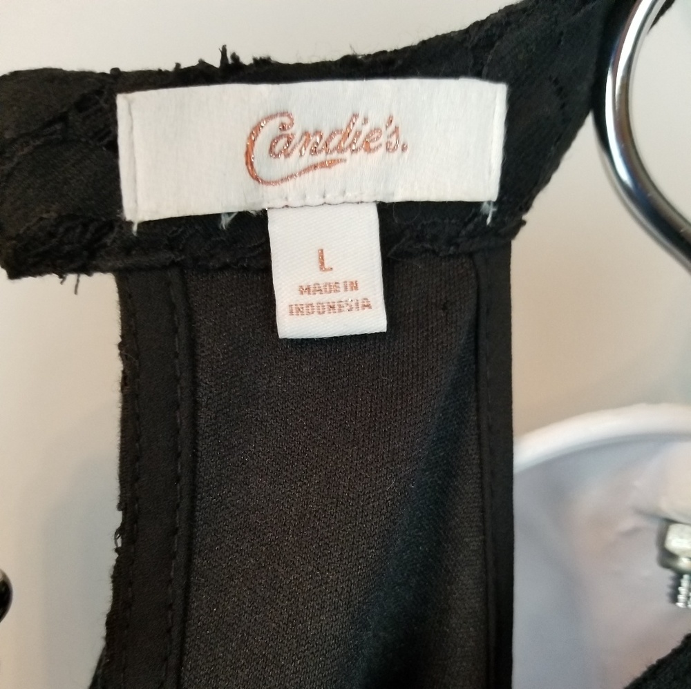 Candie's Cold Shoulder Lace Dress - Picture 6 of 8